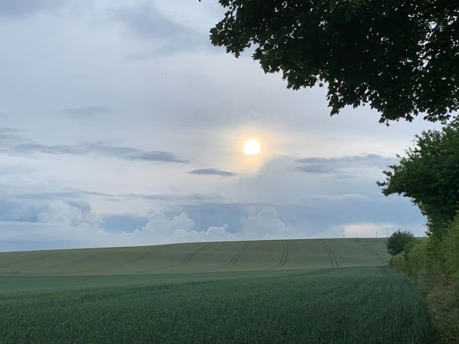 Romantic Shepherds Hut With Stunning Sunsets Hollingbourne エクステリア 写真