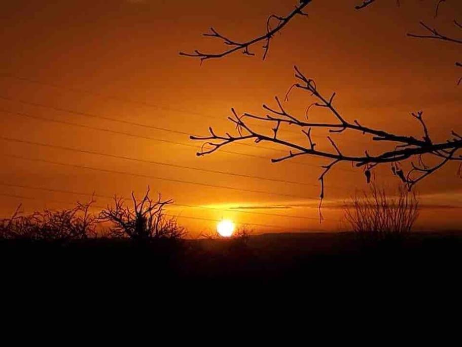 Romantic Shepherds Hut With Stunning Sunsets Hollingbourne エクステリア 写真