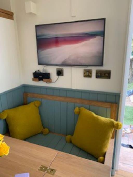 Romantic Shepherds Hut With Stunning Sunsets Hollingbourne エクステリア 写真