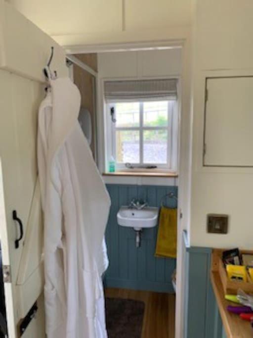 Romantic Shepherds Hut With Stunning Sunsets Hollingbourne エクステリア 写真