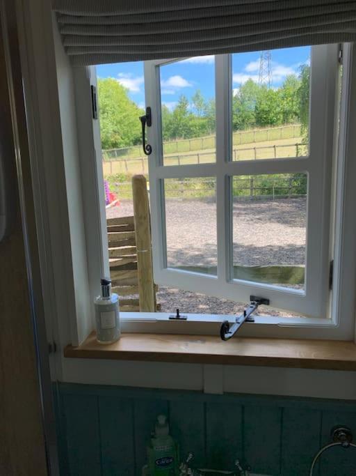 Romantic Shepherds Hut With Stunning Sunsets Hollingbourne エクステリア 写真